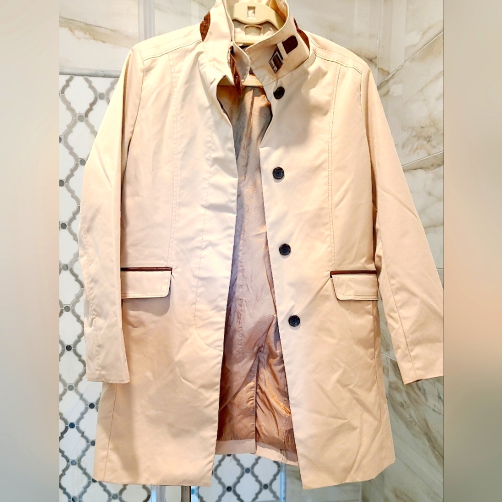 Perfect fall #TRENCHCOAT by COLE HAAN  A great layer for the season.
